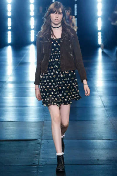 Look 15